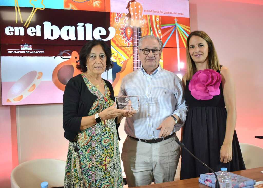 La Hermandad de Donantes de Sangre de Albacete ha recibido hoy el Premio Altozano 2024, que cada año otorga la Asociación Cultural Albacete en Madrid.